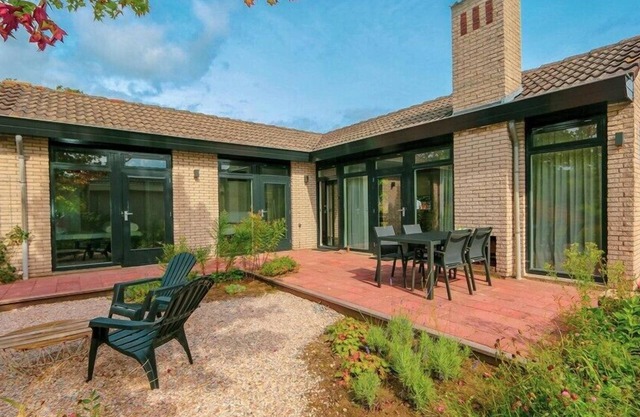 Gravenhof 14 modern bungalow near forest and dune area