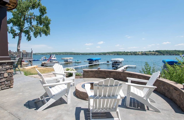 Grayshores Getaway: Spectacular Sunrise Views on Conesus Lake!