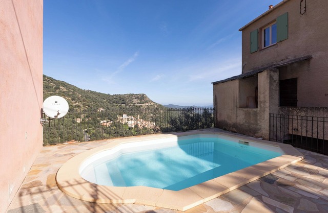 Graziosa Villetta with mountain views, shared pool and air conditioning