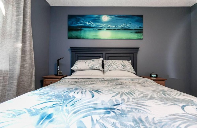 Great 1-bedroom Suite Near Downtown Langford