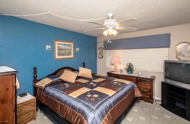 Great 2-bedroom Condo, Lake Views, Centrally located