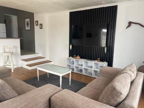 Great 2 bedroom home 100m from the beach