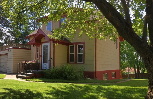 Great 2 bedroom home in an excellent location.