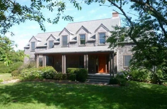 Great 5 Bedroom Compound Off Cliff Rd! Short Walk to Town & Beach!