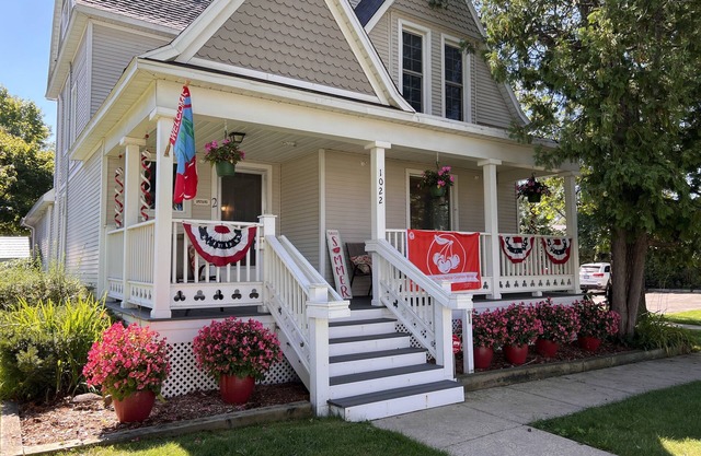 Great for Girl's Trip- Wineries, Beaches & Shopping - Northern Mitten Suites #1