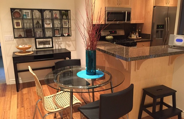 Great Location. 15 Min. from Canyon Skiing, Downtown, Airport.