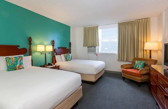 Great Location! 4 Comfortable Units, Onsite Pool, Pets Allowed