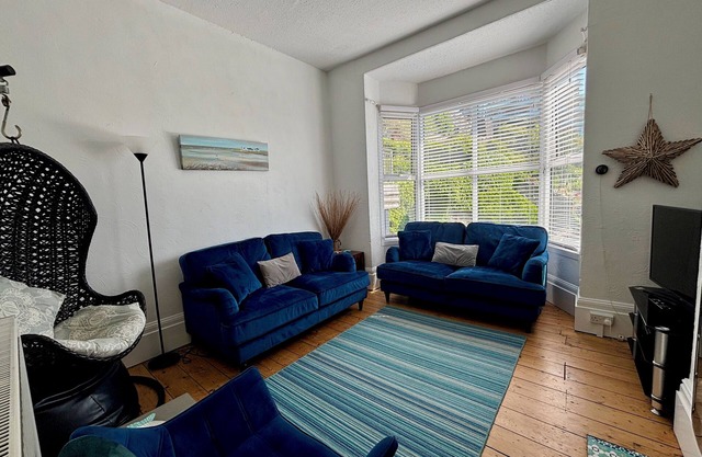 Great location, close to Ventnor beach and town. Perfect for families.