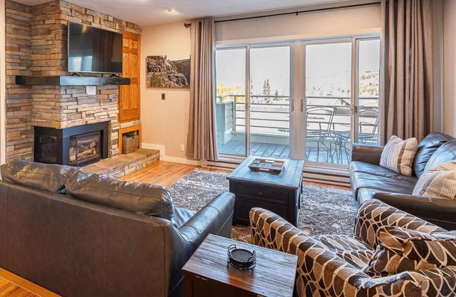 Great Location! Downtown WP with Hot Tub! Sleeps 6!