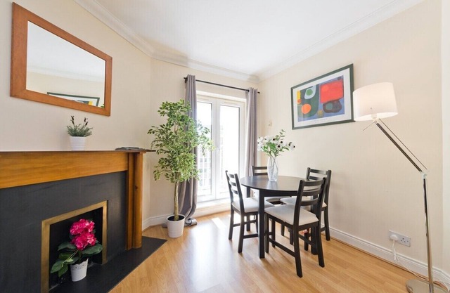 GREAT LOCATION NEAR TRINITY COLLEGE MERRION SQUARE