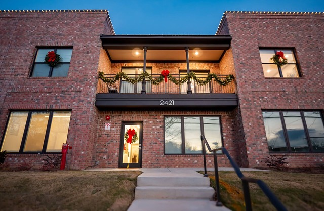 Great location, newly constructed, very convenient! 5 Min. from Campus & Square!