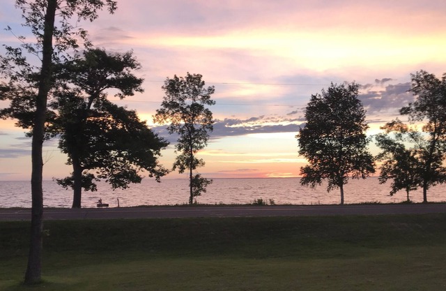 Great location on Lake Mille Lacs!! Sleeps up to 8