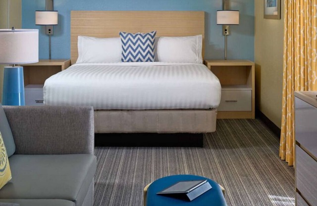 Great Pick! With Free Breakfast & Parking, Pool, Pets are Welcome!