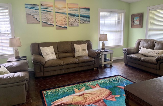 Great rates! 5 stars! Located in Eastpoint just minutes to SGI & Apalachicola