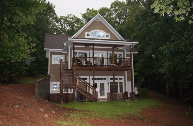 GREAT RATES! Deep Water, Great House, & Awesome Location!