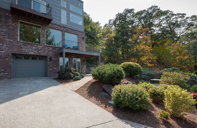 Great spot for a group gathering, 4 bed/3 bath, sleeps 8, hot tub