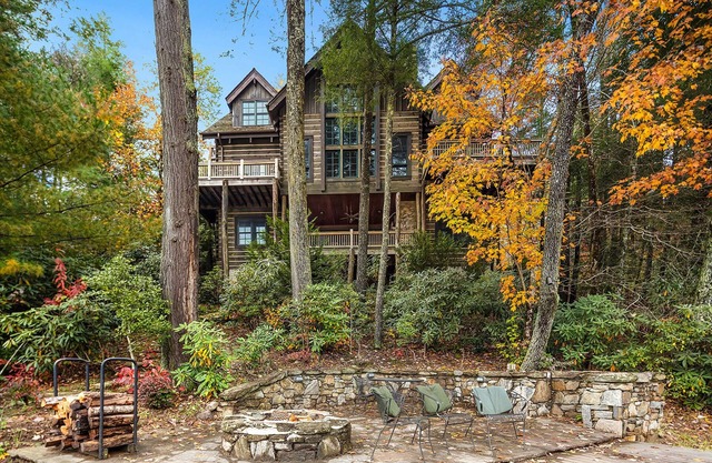 GREAT time for an Escape to Nature's Elegant Lakeside Mountain Retreat 6br/8bath