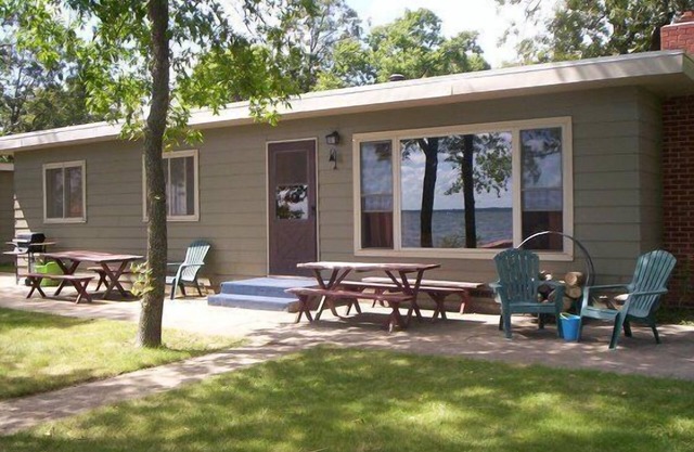 Great Vacation Cabin With 150ft On Ottertail Lake & 70ft On Dead River