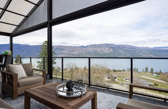 Great view of Okanagan Lake, minutes to six wineries and the beach