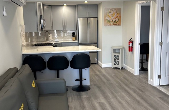 Great Winter Rental pricing Re-Model Fantastic 2-Bdrm. King bed!