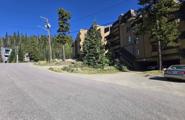 GreatEscape Big White Upper Ski Hill Condo w/PRIVATE SAUNA!
