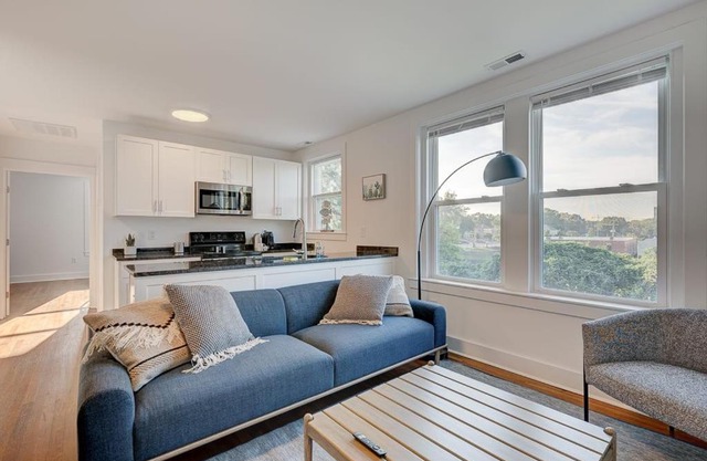 Greatly Located and Elegant 1BR with Parking