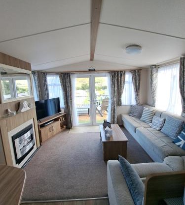 Green Heaven at Clarach Bay Spacious 3 BedPet Friendly Luxury Steps from the Sea