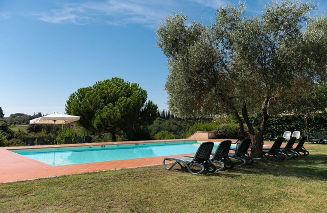Green Hill Apartment In Tuscan Countryside