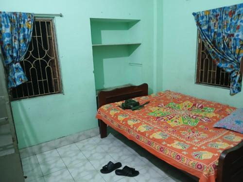 Green Homestay Kolkata - Prefer International Guest - Attach Bath - Paid Kitchen