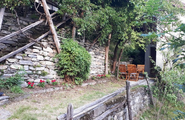 GREEN HOUSE AND RELAXATION