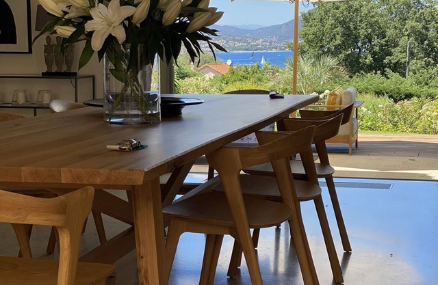 Green oasis with magnificent sea views, center within walking distance, including housekeeper