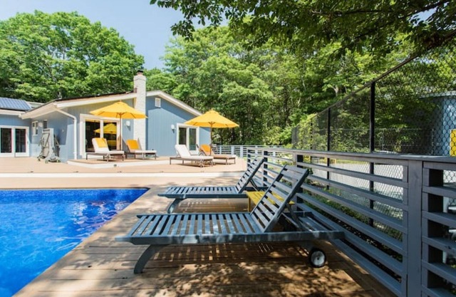 Green solar tennis compound - 2 stylish dwellings