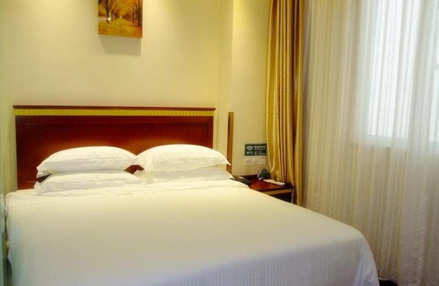 GreenTree Inn Shandong Qingdao Development District SDUST Express Hotel