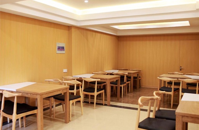 GreenTree Inn Zhejiang Jiaxing Zhapu Jiulong Mountain Express Hotel