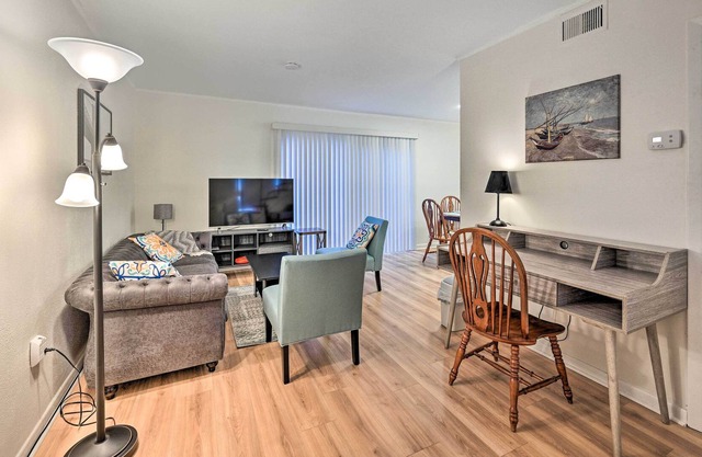 Greenville Townhome w/ Washer & Dryer