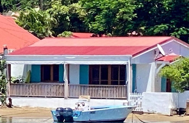 GRENADINE A waterfront haven of peace!