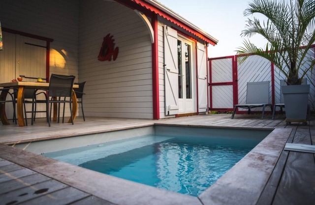 Grenat cottage with private pool 900m from Grande Anse beach