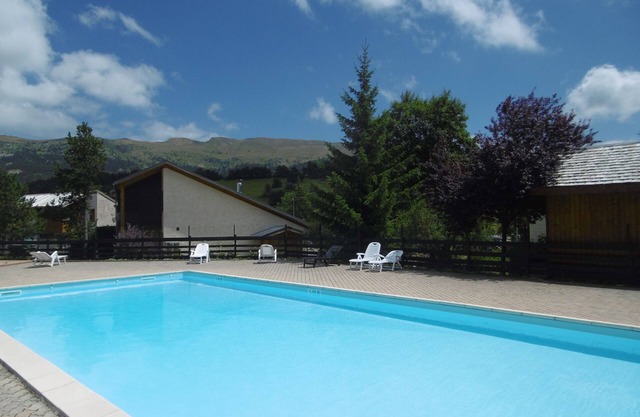 GRESSE en VERCORS resort winter (skiing)/summer(swimming pool and tennis) wk & wk-end