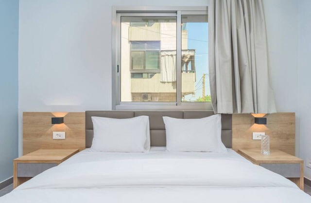 Grey 101 2-Bedroom Apartment W/Terrace in Awkar