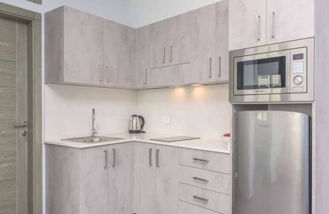 Grey 201 Modern 2-Bedroom Apartment in Awkar