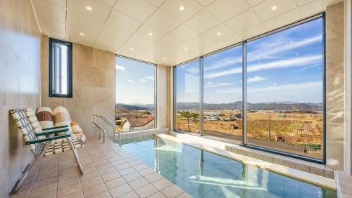 Grey Sunset Poolviila