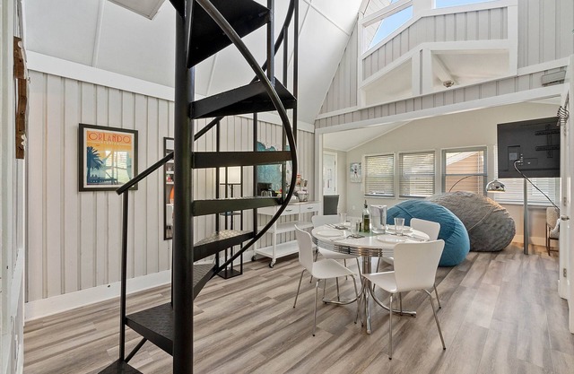 Groovy, Family-Friendly A-Frame: 30-40 min to Disney and Universal theme parks