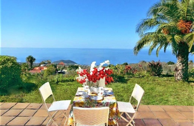 Großzüg. House with panoramic views of sea, mountains & valley + optional apartment