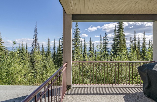 Ground Floor Grandview Condo w/Great Views, BBQ, Laundry & Pet Friendly!