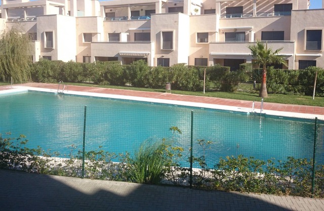 Ground floor, 1st line beach, own garden, garage, paddle tennis courts, swimming pools.