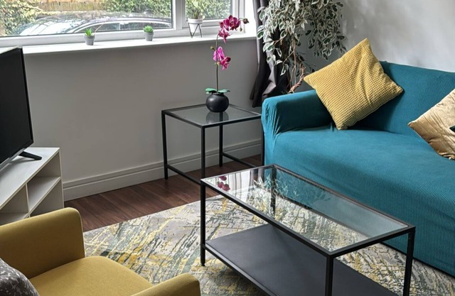 Ground Floor 2-Bed Apartment | Free WiFi & Parking
