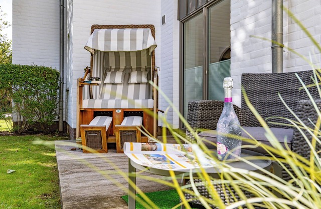 Ground floor 3-room apartment with terrace. Close to the city and the beach.