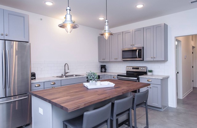 Ground Floor. No Stairs, 2bd/2ba, Fully Furnished