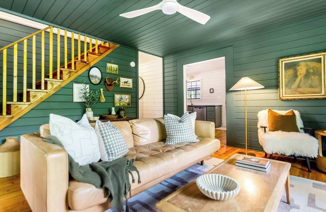 Group Escape! 2 Homes+ Entertainment Barn+ Arcade