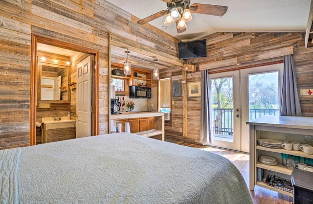 Guadalupe River Cottage with Direct Lake Access!